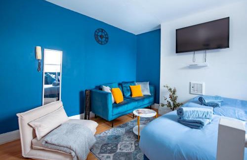 Stroud Green Apartment | Cosy & Spacious Flat - Moments To City Centre - Sleeps 4