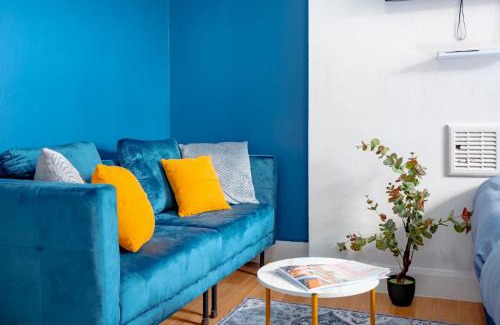 Stroud Green Apartment | Cosy & Spacious Flat - Moments To City Centre - Sleeps 4