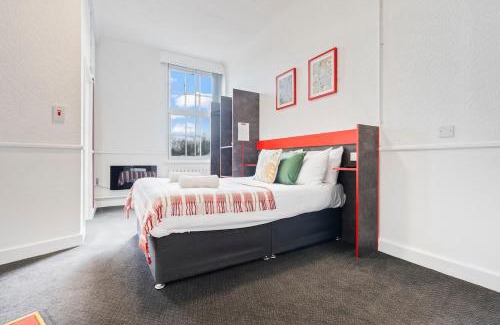 Dudley Apartment | Cosy Studio Flat Near Town Centre & Parking
