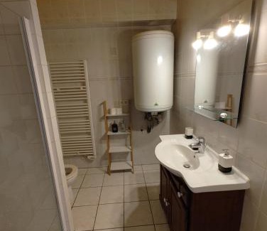 Pont-de-L'Arche Apartment | Cosy Studio