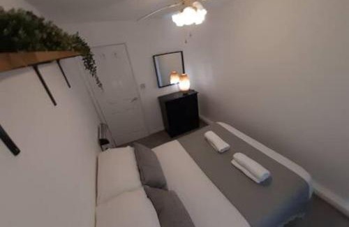 Adamsdown Apartment | Cosy - Stylish - Close to Centre