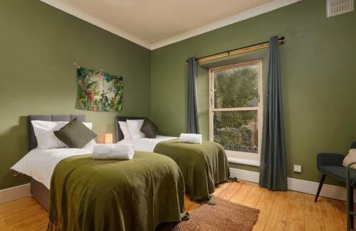 Sheffield Villa | Cosy, Stylish, Leafy And Homely