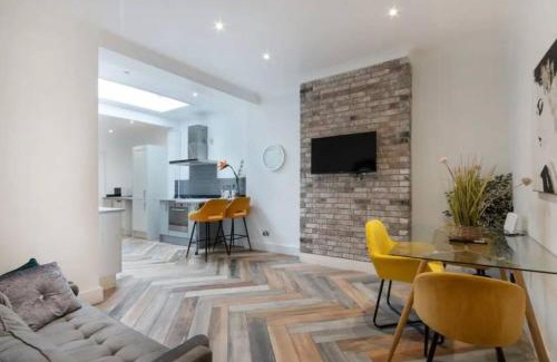 Woodside Apartment | Cosy & Stylish Two Bed Apartment