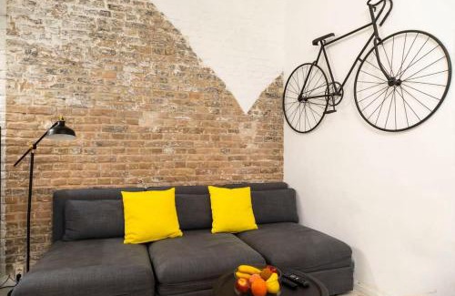 Neukoelln Apartment | Cosy Three BR Two BTH plus AC plus Self CheckIn plus Street Parking