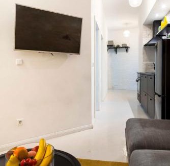 Neukoelln Apartment | Cosy Three BR Two BTH plus AC plus Self CheckIn plus Street Parking