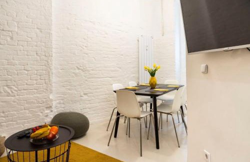 Neukoelln Apartment | Cosy Three BR Two BTH plus AC plus Self CheckIn plus Street Parking