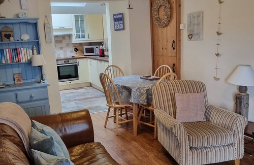 Brixham Cottage | Cosy, Traditional & Close to Everything
