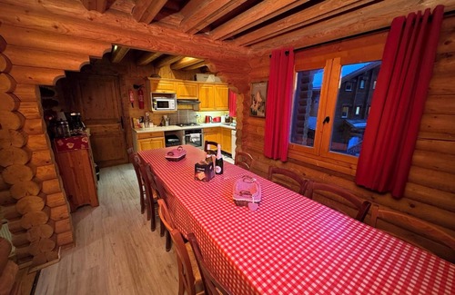 La Perriere Ski Chalet | Cosy traditional self-catered 13 bedroom log cabin chalet in Courchevel La Tania