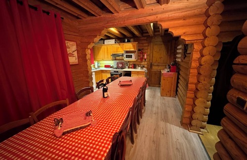 La Perriere Ski Chalet | Cosy traditional self-catered 13 bedroom log cabin chalet in Courchevel La Tania