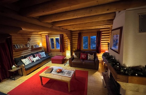 La Perriere Ski Chalet | Cosy traditional self-catered 13 bedroom log cabin chalet in Courchevel La Tania