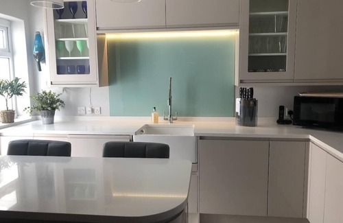 Taunton House | Cosy Victorian Town House with parking and great location