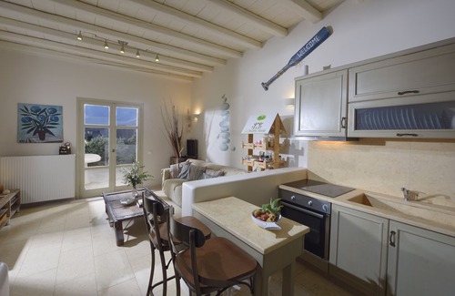 Ornos House | Cosy Villa close to the beach with a small private pool.