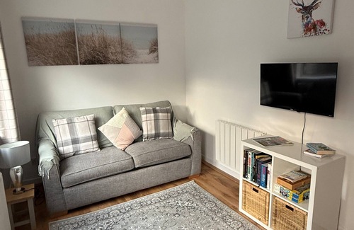 Balfron Apartment | Cosy Village Apartment. Pet-Friendly! 30 Mins from Glasgow & Edinburgh!