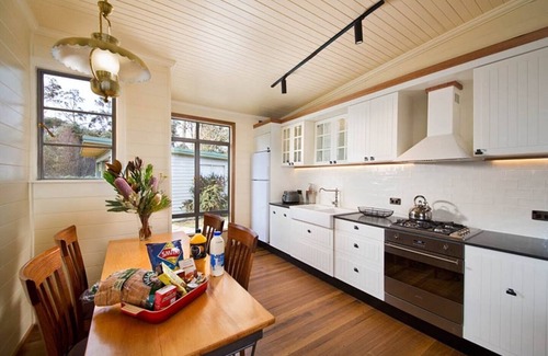 Medlow Bath Cottage | Cosy weekend away or include the family - Seven Sisters Escarpment Views
