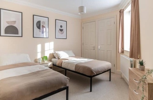 Crawley City Centre Apartment | Cosy/Well Equipped/Ideal Location/Workers/Families