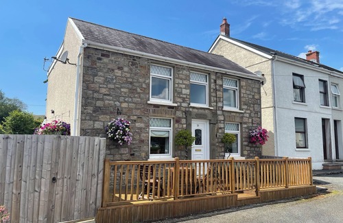 Margam Cottage | Cosy Welsh Cottage Brecon Beacons close to stunning walks and dog friendly.