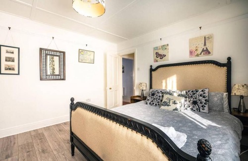 St Davids House | Cosy Welsh Cottage in St Davids Centre with Garden