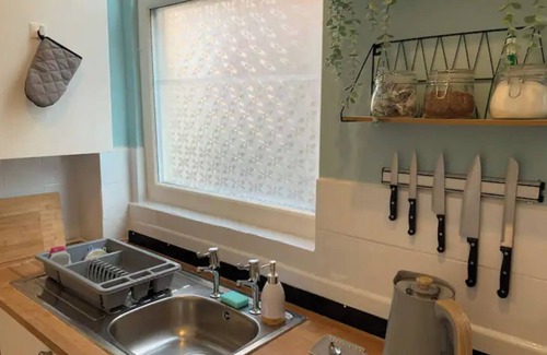 Birkenhead Apartment | Cosy Wirral home near Liverpool with Free Parking!
