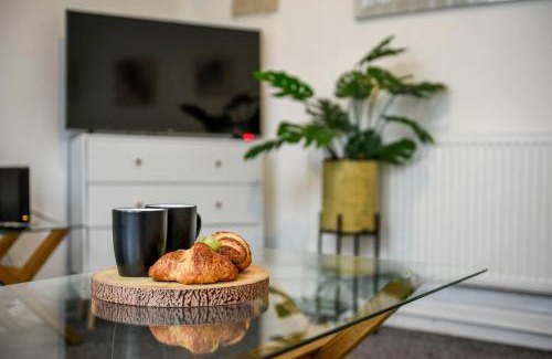 Birkenhead Apartment | Cosy Wirral home near Liverpool with Free Parking!