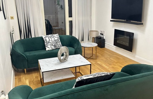 Canning Town South Apartment | Cosy1-bed Apartment in London Near Excel London