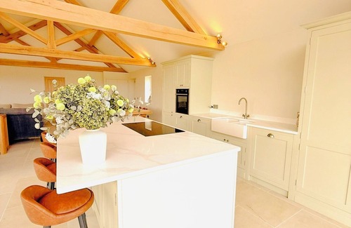 Shipston on Stour House | Cotswold Barn | 360° Views | Peaceful Escape