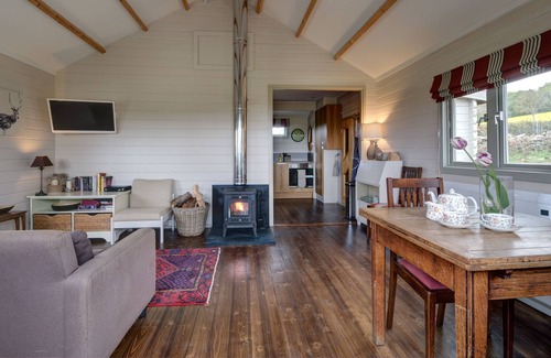 Cheltenham Ski Chalet | Cotswold Chalet with stunning views