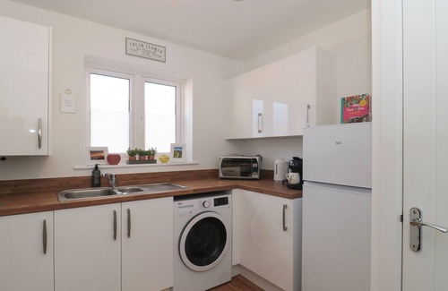 Northway Cottage | COTSWOLD OUTLET COACH HOUSE, pet friendly in Tewkesbury