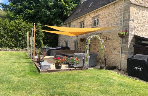France Lynch Villa | Cotswold Valley View Manor