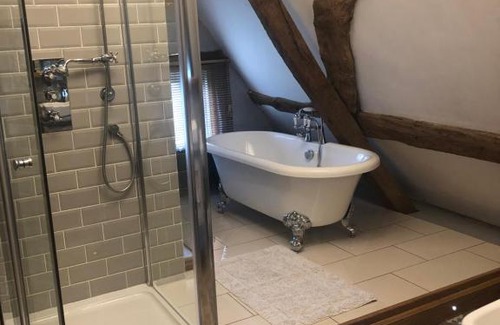 France Lynch Villa | Cotswold Valley View Manor