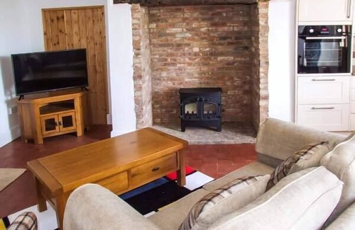 Stratford-upon-Avon Cottage | COTSWOLD VIEW, romantic, with a garden in Clifford Chambers