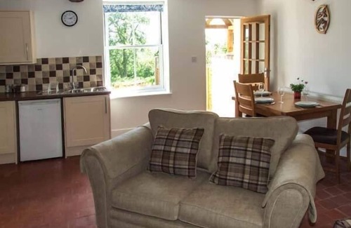 Stratford-upon-Avon Cottage | COTSWOLD VIEW, romantic, with a garden in Clifford Chambers