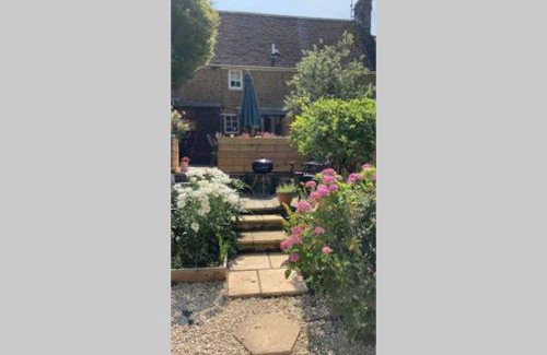 Ilmington House | Cotswolds Cottage Ilmington with Wood Burning Stove & BBQ - pet friendly