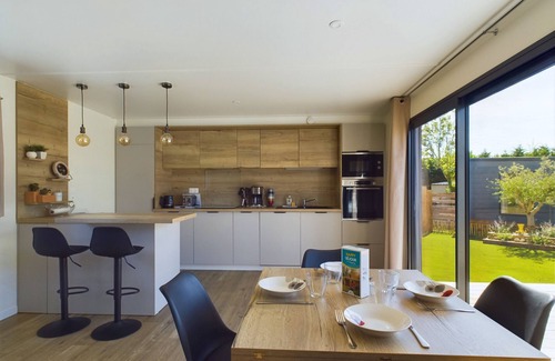 Saint-Gilles-Croix-de-Vie Ski Chalet | Cottage for 4 - 900m from the beach - Pool
