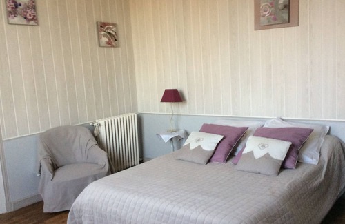 Saint-Laurent-des-Vignes House | cottage with pool in the heart of the vineyard