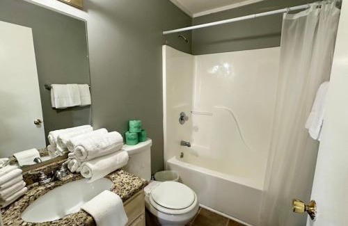 Nancy House | Cottage 14- Lees Ford Marina