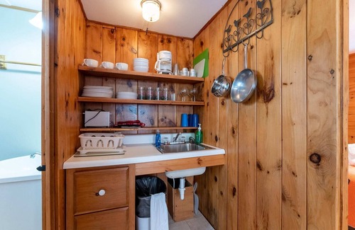 Weirs Beach Cabin | Cottage 15 Summary: A