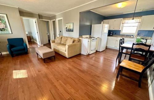 Nancy House | Cottage 16 Lees Ford Marina