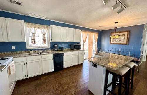 Nancy Cabin | Cottage 17- Lee’s Ford Marina
