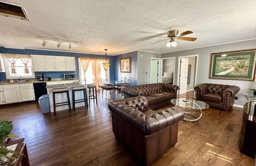 Nancy Cabin | Cottage 17- Lee’s Ford Marina