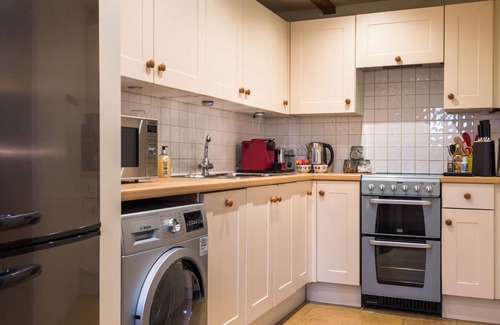 Witney Cottage | Cottage 2 - sleeps 2 guests in 1 bedroom
