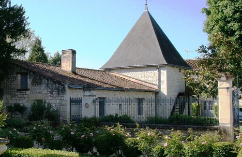 Bournand House | Cottage, 4 bedrooms up to 10, pool, in a XVIIth C Castle in the Loire Valley