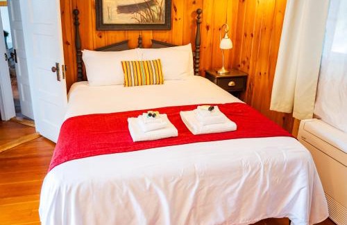 Wolfeboro Apartment | Cottage 5-6 - 2 Bedroom/1 Bath End Unit