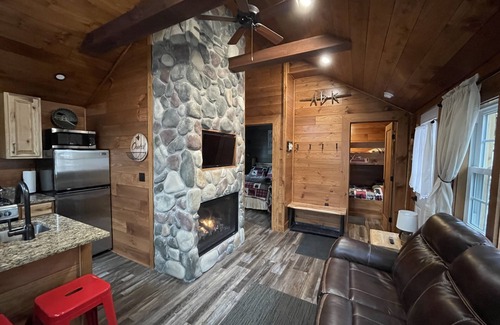 Old Forge Cottage | Cottage “6th Lake" 2 Bedroom Cottage at The Lakes Old Forge