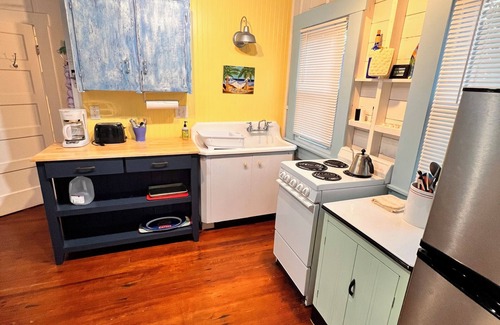 Bradenton Beach Cottage | Cottage A of Historic Waterfront Fish Camp. nPrivate Dock. Minute walk to Beach