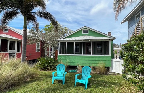 Bradenton Beach Cottage | Cottage A of Historic Waterfront Fish Camp. nPrivate Dock. Minute walk to Beach