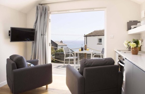 Gorran Haven Cottage | Cottage & Boatshed in Gorran Haven, Private Parking