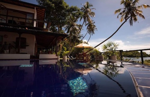 Kathaluwa Villa | Cottage by the Lake (5 mins from the beach)