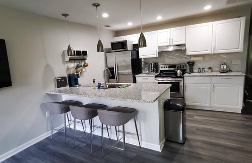 Atlanta House | Cottage by the Line