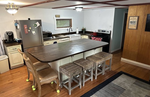 Huletts Landing Cottage | Cottage by the lake