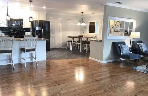Fairfield Cottage | Cottage by the Vines: Near Napa Valley, Vineyards, Outlet Malls and Six Flags